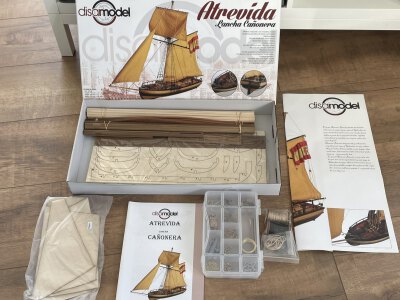 ATREVIDA, Lancha Canonera 1:30 70 cm