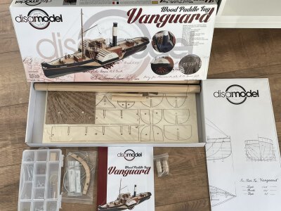 VANGUARD WOOD PADDLE TUG 1:50 72,3 cm
