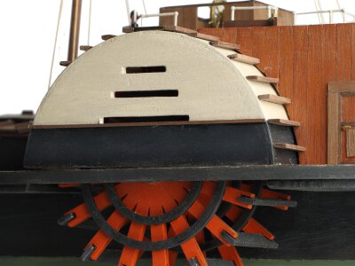 VANGUARD WOOD PADDLE TUG 1:50 72,3 cm