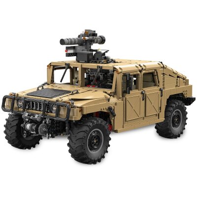 CaDA Humvee 1:8 braun Bricks