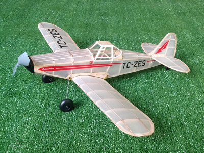 Balsabausatz Gummimotor Modell Piper Pawnee  540 mm