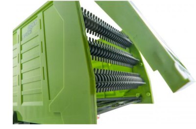 CLAAS Axion 870  inkl  Cargos Trailer