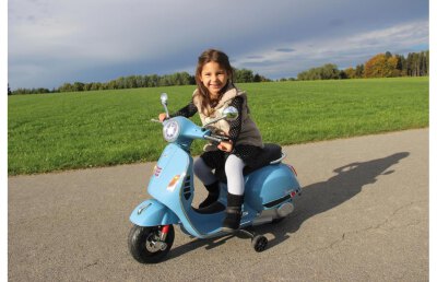 Ride-on Vespa GTS 125 blau 12V