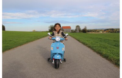 Ride-on Vespa GTS 125 blau 12V