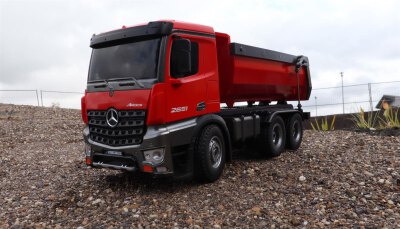 Mercedes-Benz Arocs Lizenz LKW Kipper 2,4GHz RTR rot