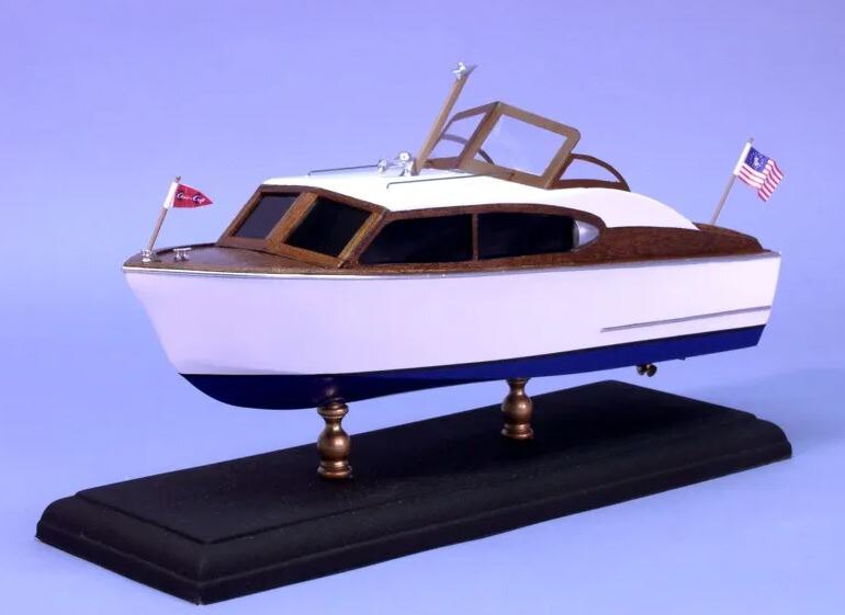 Dumas 1706 -1956 Chris-Craft 24 Fuß Sedan Cruiser