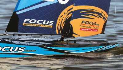 Focus III Racing Segelyacht 100cm 2,4GHz RTR blau