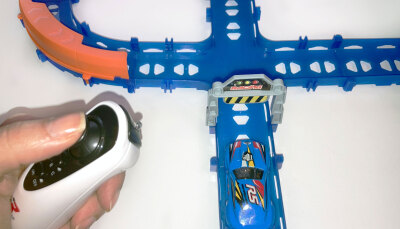 RC Magic Traxx Glow 113-teilig mit zwei Rennfahrzeugen